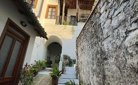Maro'S Guesthouse